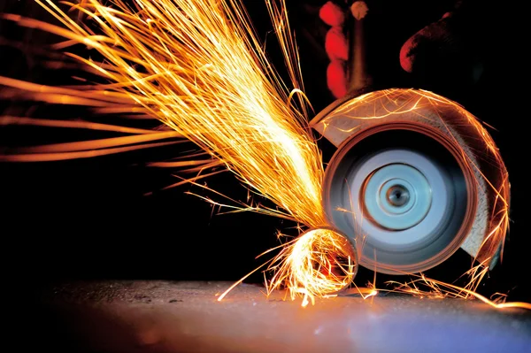 Etiquetado manual de productos con sistema de control de calidad